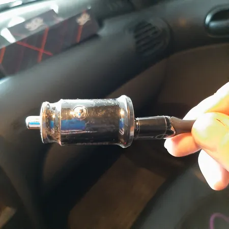 شارژر فندکی باسئوس مدل Grain