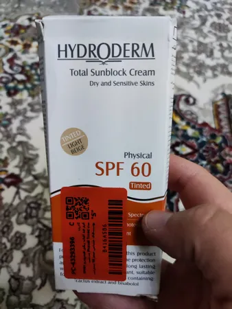 کرم ضدآفتاب رنگی هیدرودرم SPF60 مدل Phisical Tinted ‌مناسب پوست‌های حساس، حجم 50 میلی‌لیتر