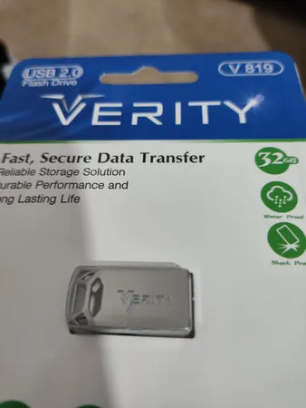 فلش مموری وریتی مدل V-819 ظرفیت 32 گیگابایت با رابط USB