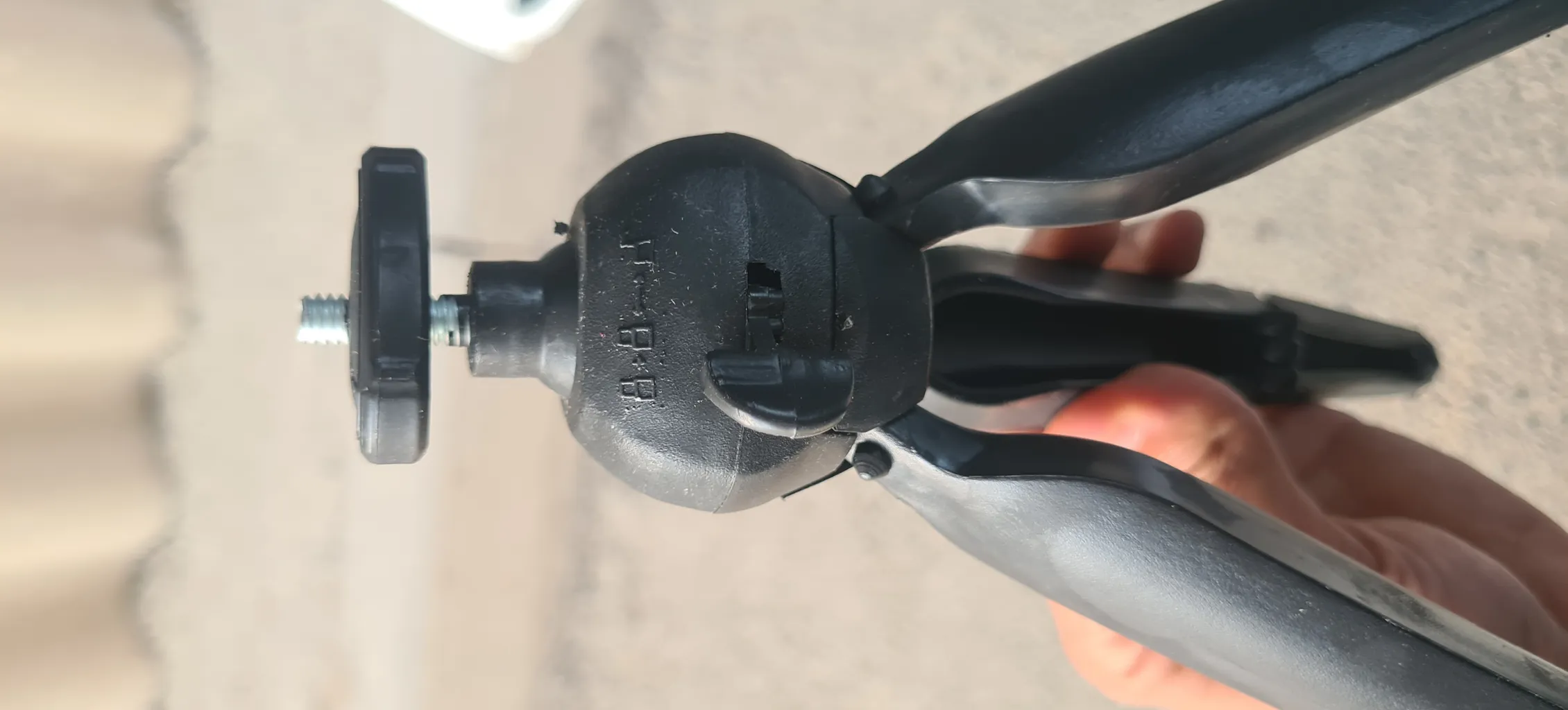 سه پایه دوربین یونیمات مدل 909