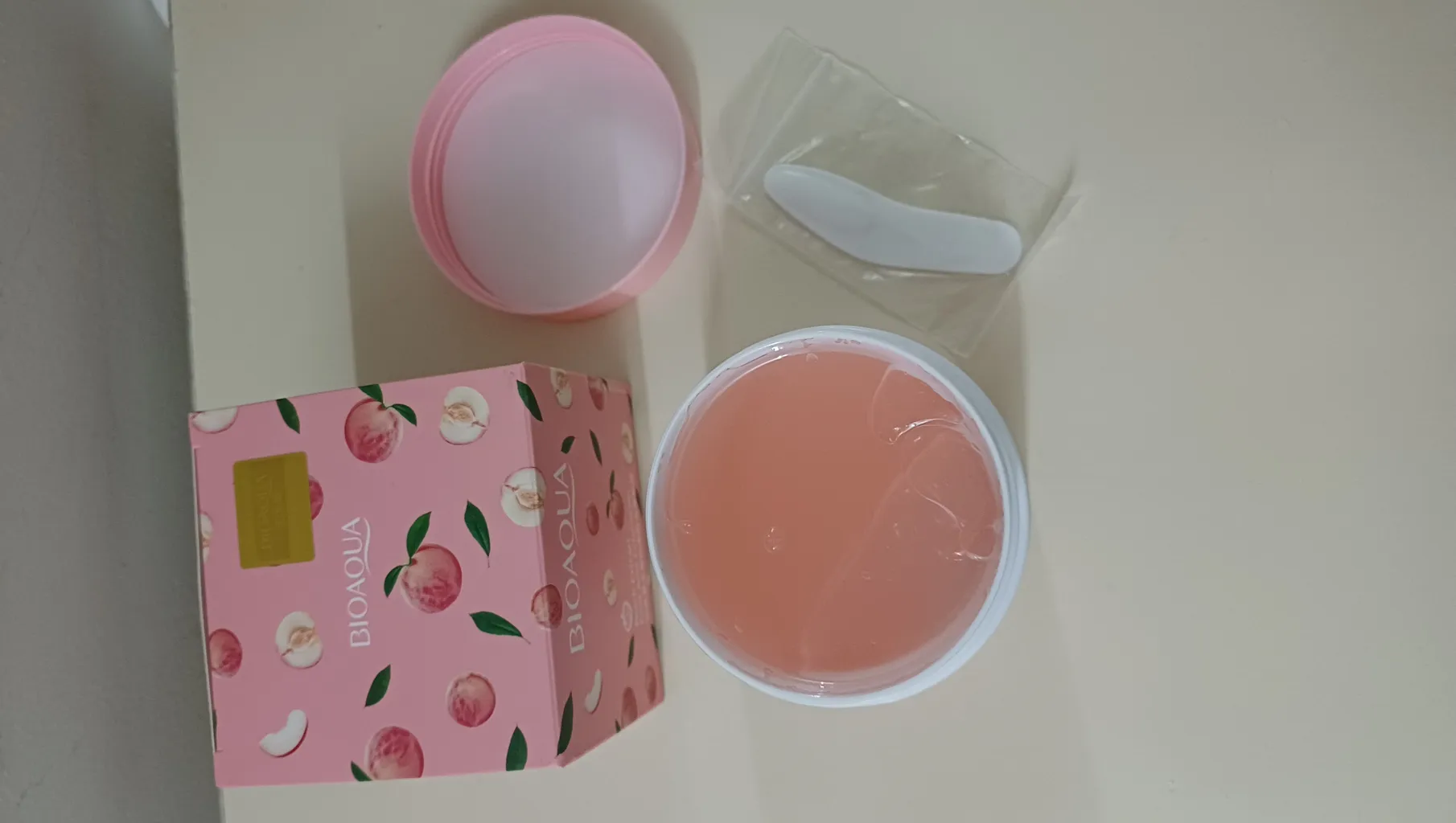 کرم اسکراب صورت و بدن بی آکوا مدل Peach مناسب برای انواع پوست وزن 140 گرم