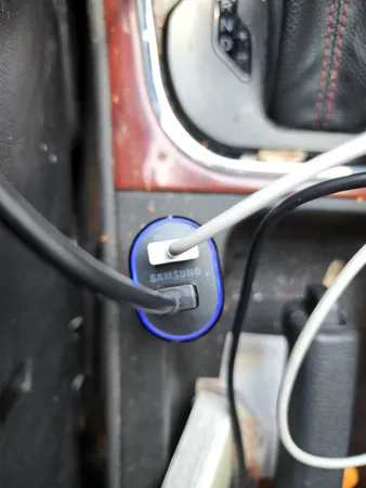 شارژر فندکی سامسونگ مدل EP-L5300XBEGWW به همراه کابل تبدیل USB-C