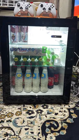 یخچال 3 فوت ایستکول مدل TM-4164-HS، با ارتفاع 59، پهنای 44.5 و عمق 53 سانتی‌متر، میزان مصرف انرژی B، دارای 3 طبقه