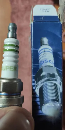 شمع خودرو بوش مدل  سه پلاتین پایه کوتاه کد  Russia FR8KTC بسته 4 عددی