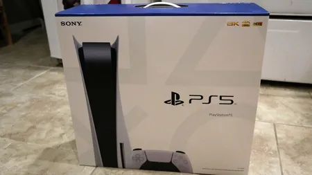 کنسول بازی سونی مدل PlayStation 5 ظرفیت 825 گیگابایت ریجن 1200 آسیا به همراه دسته اضافی و پایه شارژر و هدست