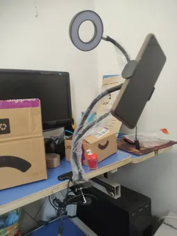 رینگ لایت و نگهدارنده موبایل مدل M2