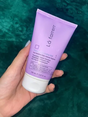 ژل بهداشتی بانوان لافارر مدل 01 مناسب قبل از یائسگی حجم 150 میلی لیتر