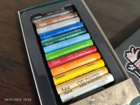 مداد شمعی 12 رنگ آریا مدل Artist کد 2601