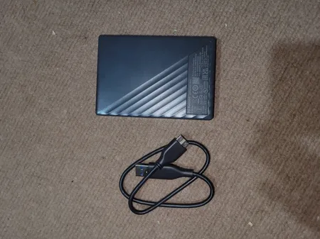 هارد اکسترنال وسترن دیجیتال مدل My Passport ظرفیت پنج ترابایت دارای رابط USB Type-A 3.2