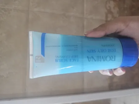 اسکراب لایه بردار پوست رومینا مدل FC حجم 200 میلی لیتر