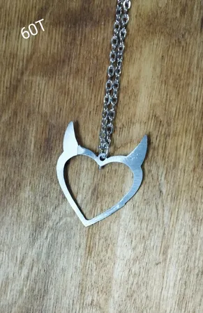 گردنبند دخترانه مدل قلب شاخ دار کد 25