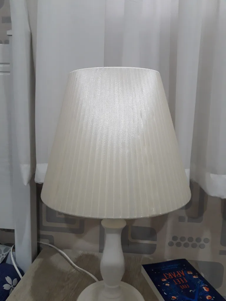 آباژور رومیزی تابنده مدل آوید R01