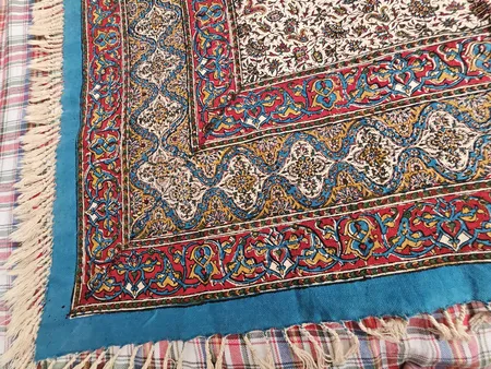 سفره قلمکار ممتاز اصفهان اثر استاد عطریان مدل G139سایز ۱۰۰*۱۰۰ طرح شیپوری