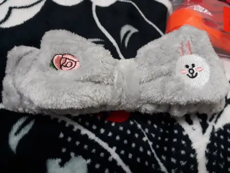 هدبند آرایشی مدل chmish به همراه برس