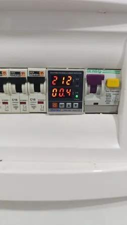 محافظ ولتاژ تکسنله مدل TVPS1-63C