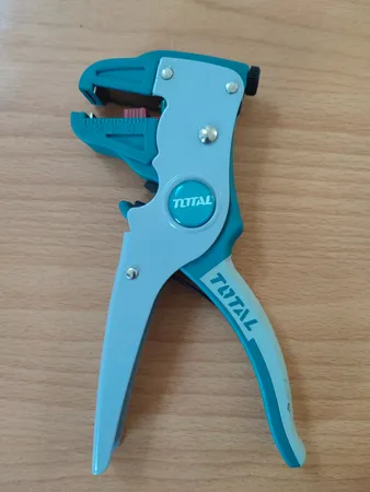 انبر سیم لخت کن کلاغی صنعتی توتال کد THT15606 سایز 7 اینچ