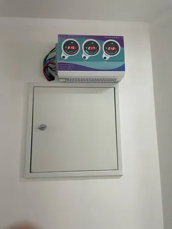 محافظ ولتاژ تسلا مدل TVP-50C سه فاز