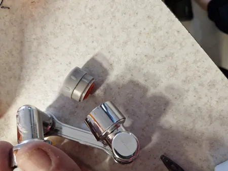 سرشیر آب مدل چرخشی مفصل دار بازویی برنجی 360