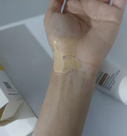 کرم ضد آفتاب رنگی ویتالیر، SPF 50، مدل CB، ‌مناسب انواع پوست‌ با تنالیته متوسط و حجم 40 میلی‌لیتر، ضد آب، مرطوب‌کننده، غیر کومدون‌زا، محافظت‌کننده در برابر اشعه‌های UVA و UVB، ضد پیری،با ماندگاری 3 ساعته