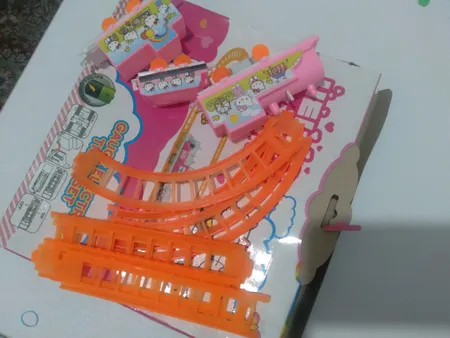 قطار بازی فانی توی طرح هلو کیتی کد T-199