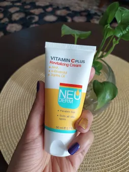 کرم روشن کننده نئودرم مدل Vitamin C Plus حجم 50 میلی لیتر