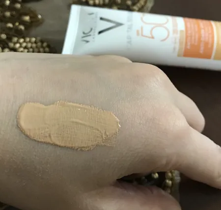 کرم ضد آفتاب رنگی ویشی SPF 50 مدل Anti Taches 3in1 ‌مناسب انواع پوست حجم 50 میلی‌لیتر