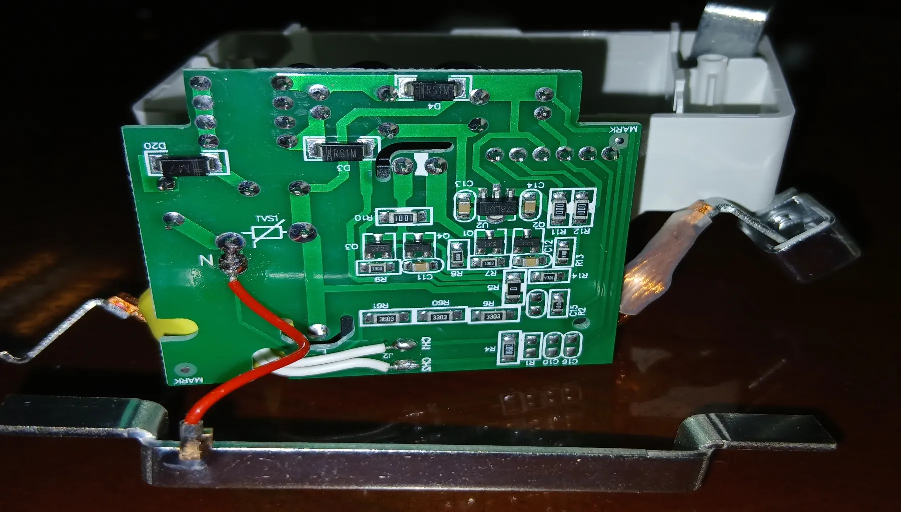 محافظ ولتاژ اتکو مدل LKVPD1-63F