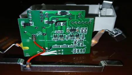 محافظ ولتاژ اتکو مدل ET-63A-VA