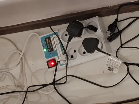 محافظ ولتاژ مدل 6600