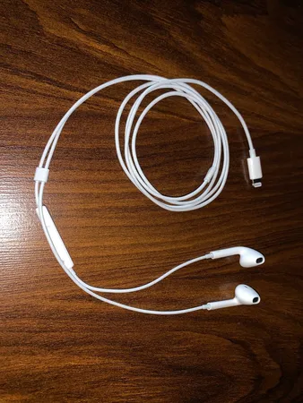 هدفون اپل مدل EarPods با کانکتور لایتنینگ