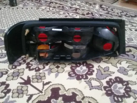 چراغ خطر عقب سمت راست جمع ساز کد 165 مناسب برای پژو آردی