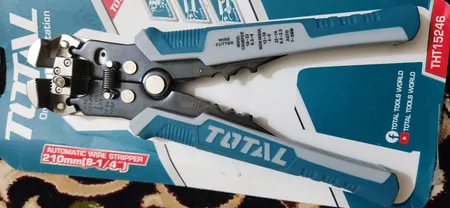 انبر سیم لخت کن اتوماتیک توتال مدل THT15246 سایز 210 میلی متر