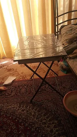 میز تحریر تاشو و تنظیم شو یاس سفید تک باکس دار