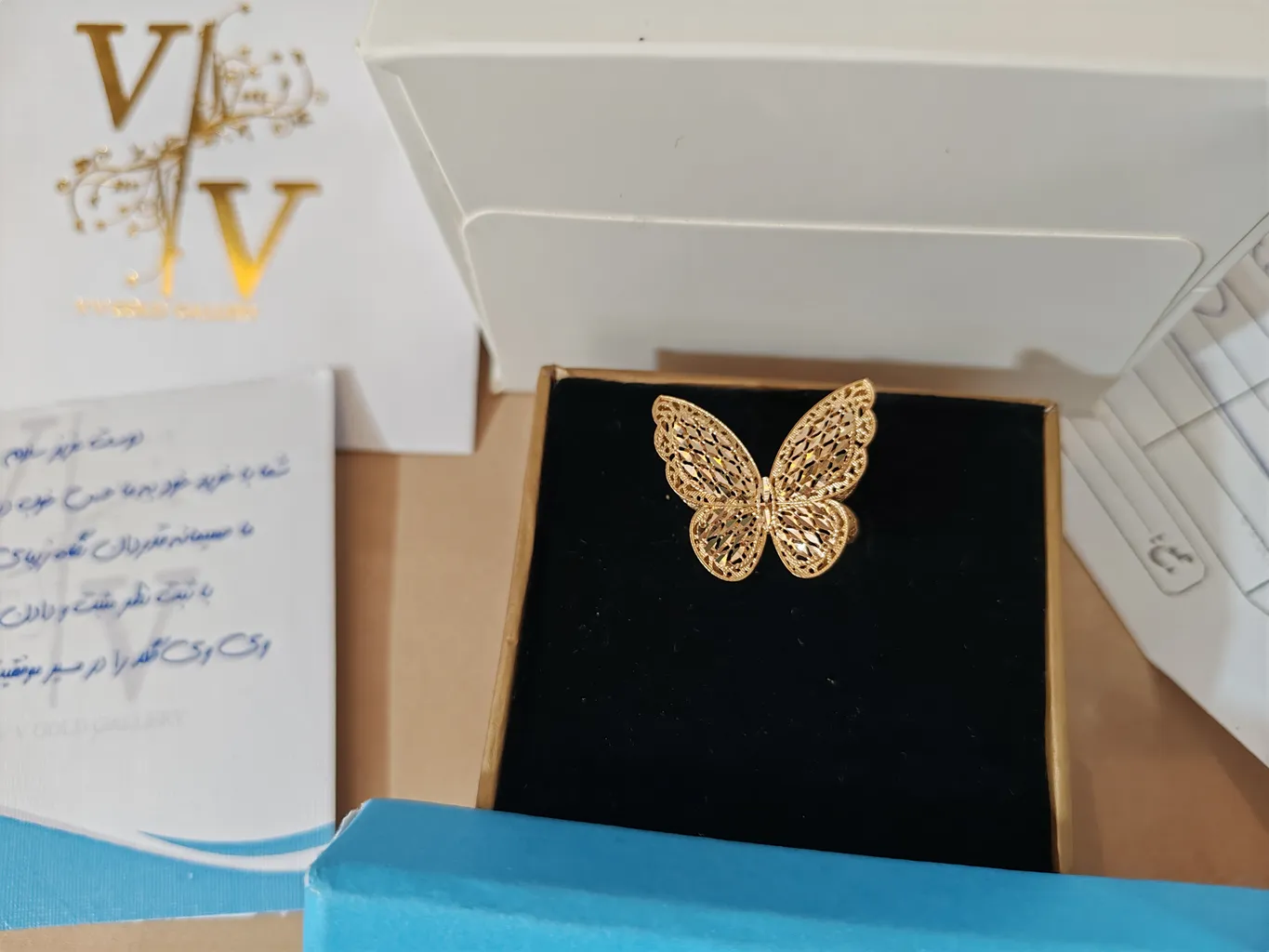 انگشتر طلا 18 عیار زنانه وی وی گلد گالری مدل پروانه‌ای 2046 سایز 54