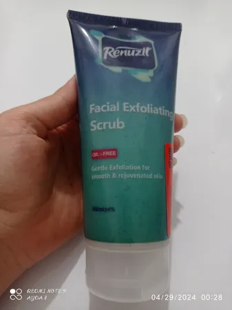 اسکراب لایه بردار روزانه رینوزیت مدل Deep action exfolianting حجم 200 میلی لیتر