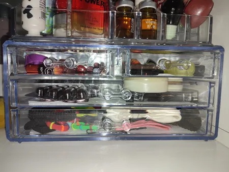 استند لوازم آرایشی نیلوشاپ مدل چهار کشو کد 4Drawers