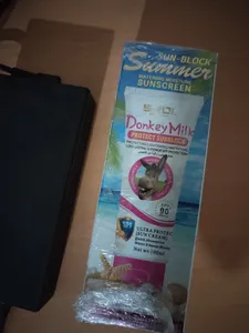 تجریه خرید کرم ضد آفتاب بدون رنگ وکالی SPF 90 مدل شیر الاغ ‌مناسب انواع پوست‌ حجم 130 میلی‌لیتر