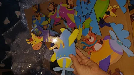 استیکر چوبی باروچین طرح حیوانات در آسمان