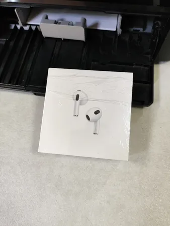 هدفون بلوتوثی اپل مدل AirPods 3