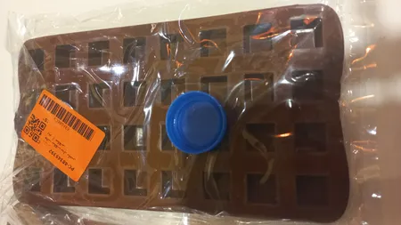 قالب شکلات مدل مكعبي ريز