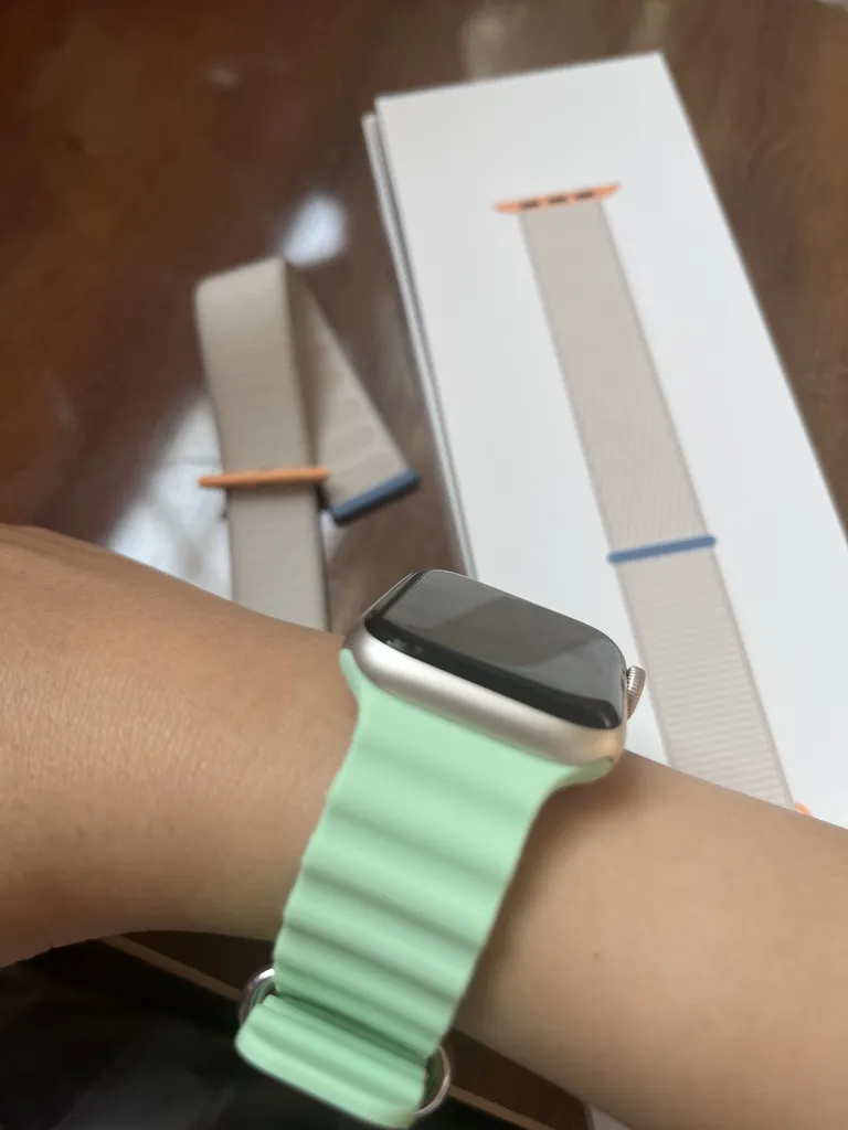 ساعت هوشمند اپل مدل  SE Aluminum Case 40mm with Sport Loop Band