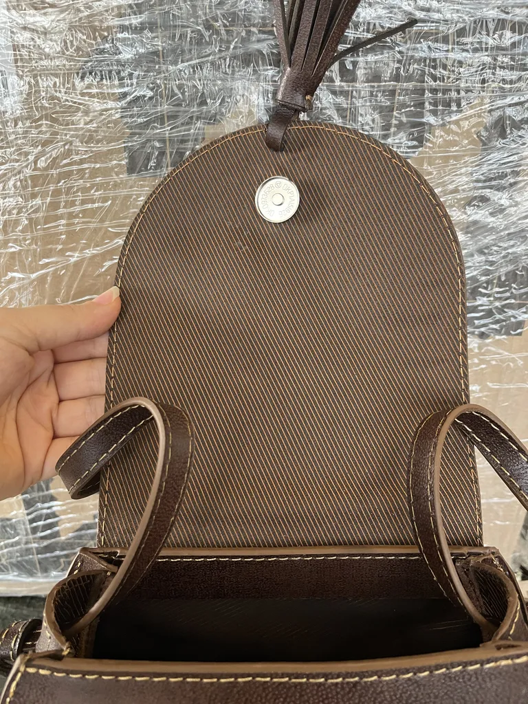 کیف دوشی زنانه چرم بارثاوا مدل 1356