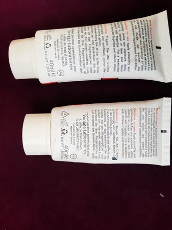 کرم ضد آفتاب رنگی الارو مدل SPF25 محافظ UVA ،UVB، مناسب انواع پوست تحت لیسانس حجم 40 میلی‌لیتر