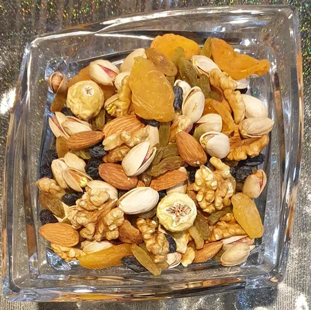 آجیل شیرین به همراه باسلوق چاپار مقدار 450 گرم