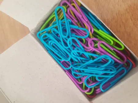 گیره کاغذ پنتر مدل رنگی سایز 28 میلی متر - بسته 100 عددی