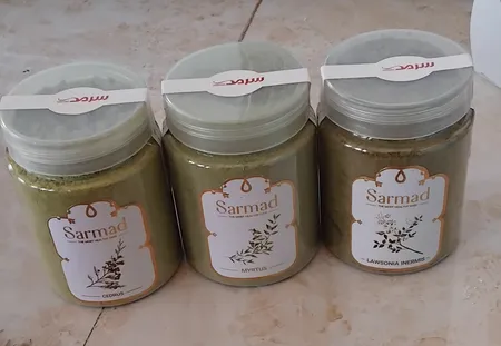 پودر تقویت کننده مو سرمد مدل حنا سدر مورد وزن 850 گرم مجموعه 3 عددی