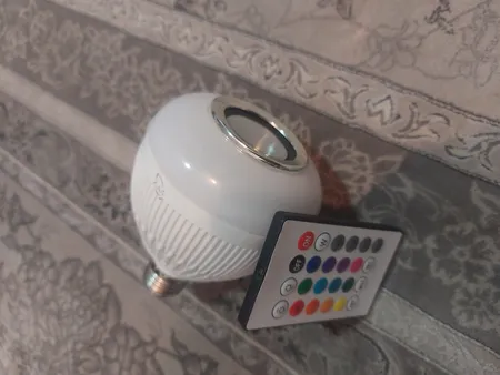 لامپ هوشمند و اسپیکر بلوتوثی 7 وات مدل ZSA-DL-SP پایه E27