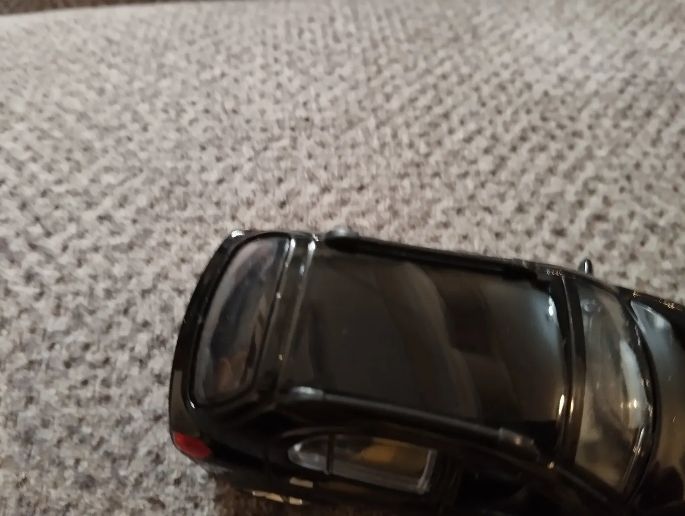 ماشین بازی مدل فلزی موزیکال کوییک R دورنگ