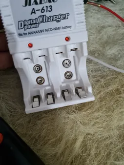 شارژر جیابائو مدل A-613 به همراه 4 باتری شارژی قلمی