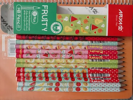 مداد مشکی آریا مدل FRUITY بسته 12 عددی